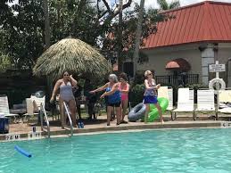 Includes room for 2 nights, dinner for 2 people 1 night, 1 drink for each person and cont. Gulfcoast Inn Naples 2555 Tamiami Trl N Naples Fl Hotels Motels Mapquest