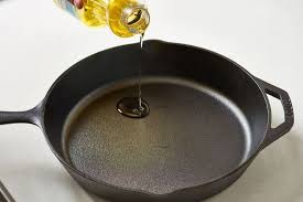 The Easiest Way To Season Your Cast Iron Skillet According To Reddit Users Kitchn Iron Skillets Iron Skillet Cleaning Cast Iron Skillet