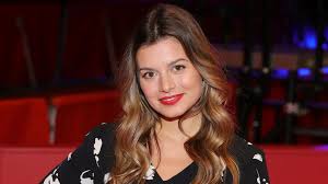 Now she is the focus: Hier War Maxime Noch Nicht An Tv Kuppelshows Interessiert Promiflash De
