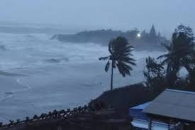 Though kerala is not in the cyclone's path, the state is expected to receive heavy rainfall of 7 to 11 kerala and the adjoining areas will experience moderate to heavy rain and thunderstorms due to a. Tid2iljktp3fsm