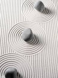 Miniature Zen Garden White Sand Grey Stone Via Http Chilloutproject Com 2011 Miniature Zen Garden Mini Zen Garden Zen Garden