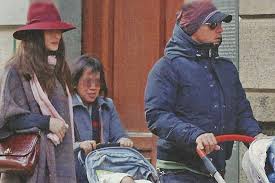 Nel 2015 è nato il loro secondo figlio gabrio tullio. Raoul Bova Pomeriggio In Famiglia Con Eros Ramazzotti E I Figli