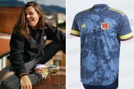 El ex jefe de la inteligencia de eeuu dijo que vio imágenes de ovnis que realizan movimientos que no están al alcance de la tecnología humana. Critica De Sofia Gomez A La Camiseta Amarilla De La Seleccion Colombia