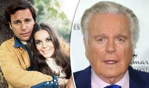 Take Hart with Mcmorph and Morph and chas .. so enjoyed watching this TV  program as a kid .. Tony Hart 70s