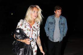 Manchester United Player Victor Lindelof S Fiancee Complains About Disgusting Old Trafford Box Prices Manchester Evening News