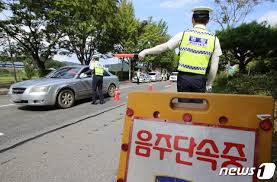 소병훈 더불어민주당 의원이 7일 경찰청으로부터 받은 자료에 따르면 최근 3년간 발생한 음주운전 교통사고는 총 6만3685건으로 이 중 절반에 가까운 2만8009건(44%)이 재범사고였다. ìŒì£¼ìš´ì „ ë‹¨ì† í˜„ìž¥ì„œ ì¤„í–‰ëž' ê²½ì°° ê°„ë¶€ ì²˜ë²Œì€ ì–´ë µë‹¤ ë‰´ìŠ¤ ë™ì•„ë‹·ì»´
