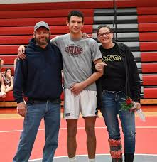 Nayara assunção mostrando os peitos