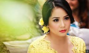 She has been married to raffi ahmad since october 17, 2014. Raffi Ahmad Nagita Slavina Selebritas Aktris Artis