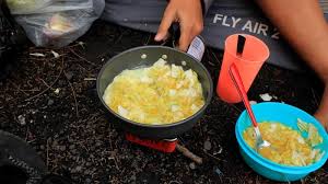 Oct 23, 2013 · tidak sedikit pendaki yang tersesat pada malam hari. Resep Makanan Di Gunung Cobalah Masak Ini Biar Tubuhmu Hangat Saat Hiking Tribun Travel