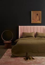 Modern Black And Gold Bedroom Decor Pin By Sunny Henderson On Interior Bold Bedroom Bedroom Green Bedroom Interior