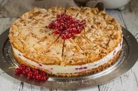 Beeren darauf verteilen und kuchen im backofen ca. Johannisbeer Baiser Torte Zucker Stuckchen