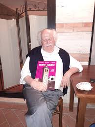 Buona giornata da Mario Marinelli con l'#almanaccocremisi Un grande grazie  al patron della Rhutten per il sostegno accordato al Tole in questi anni.  #lastoriasonoloro #inviatecilevostefoto info: secolocremisi@libero.it  distribuzione Tolentino: Bottega ...