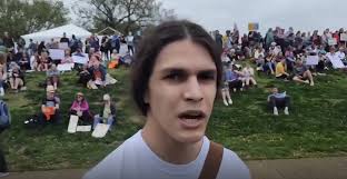 Press boycott of narcissist's press area