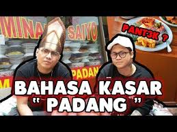 Dari sekian bahasa cinta yang ada, salah satu bahasa cinta yang ada yakni kata kata romantis berupa pujian dan gombal yang membuat senang dan. Belajar Bahasa Kasar Minang Sama Orang Padang Youtube