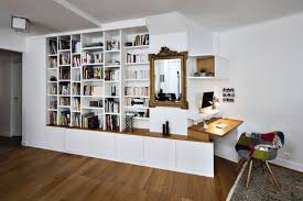 La plaque du support est directement fixée au mur : Bibliotheque Design Et Sur Mesure La Compagnie Des Ateliers