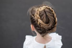 Today i'm showing you how to achieve this cute halo braid hairstyle. Halo Braid Cute Girls Hairstyles