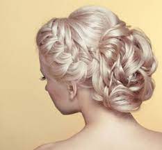 Quel Chignon Choisir Pour Mon Visage Chignon Visage Allonge Coiffure Cheveux Mi Long Coiffure Mariage