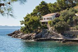 Mali iž ab 80,00 euro pro tag. Gesamte Unterkunft In Gdinj Kroatien Beautiful Beach House On Island Of Hvar In To Urlaub Kroatien Ferienhaus Ferienhaus Kroatien Am Meer Ferienhaus Kroatien