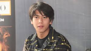 Beberapa waktu lalu diketahui beredar kabar bahwa iqbal ramadhan aktor pemeran film 'dilan' diketahui berciuman dengan. Iqbaal Ramadhan Tak Pernah Terbawa Karakter Dilan Di Kehidupan Pribadi Kumparan Com