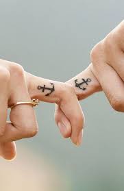 25 Finger Tattoos That Will Never Go Out Of Style In 2020 Finger Tattoos Finger Tattoo For Women Henna Finger Tattoo