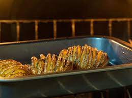 How To Bake Potatoes In The Oven Recipe Delicious Soup Recipes Cooking Baked Potatoes Baked Potato Oven