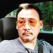 Robert Kao's Instagram, Twitter & Facebook