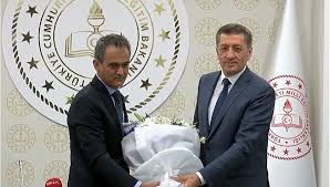 Kaynaklar cumhurbaşkanı'nın istifayı onayladığını belirtiyor. Rvnf35vyvj3nqm