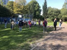 Elke maandagochtend staan ze, weer of geen weer, op een voetbalveld in maarssenbroek klaar voor een potje walking football. Margreet Van Rtv Utrecht Bezoekt Digiwijs Wij 3 0