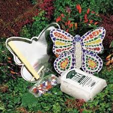 Mosaic Stepping Stones For Beginners You Want To Dabble In Mosaic Making With Your Child There Ar Stepping Stone Kits Mosaic Flower Pots Stepping Stones Diy