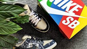 Travis scott was first spotted wearing the sneakers in his jackboys music video and later teased the nike sb dunks on instagram in december 2019. Travis Scott X Nike Sb Dunk Low Cactus Jack Where To Buy Ct5053 001 The Sole Supplier