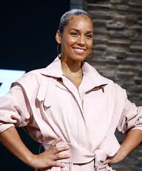 Apart from braiding the head all over, alicia has shown the world many other diverse hairstyles, in which braids were just a supporting element. Alicia Keys Showed New Bangs Hair Extensions At Bbmas