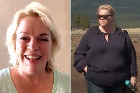 Sister Wives' Janelle Brown shows off her incredible '100-lb' weight loss  in green top for glam new video