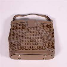 Scegli tra la vasta gamma di articoli di moda e acquista a . Lenzuola Fendi Lo Stile Corredo Di Fendi Conquista La Milano Moda Donna Shop Online The Latest Ss21 Collection Of Fendi For Women On Ssense And Find The Perfect Clothing