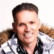 Robert Savery's Instagram, Twitter & Facebook