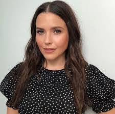 Michelle Katnik's Instagram, Twitter & Facebook