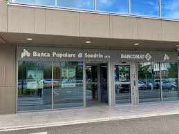 La banca popolare di sondrio (suisse) sa, banca universale costituita a lugano il 3 maggio 1995, è principalmente attiva nei servizi di intermediazione creditizia, di gestione patrimoniale e di negoziazione di valori mobiliari. Claudio Bottagisi Banca Popolare Di Sondrio Questa Mattina Si Inaugura A Mandello La Nuova Sede Della Filiale