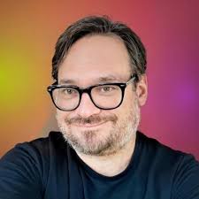 Elisa Benson (@elisabenson)