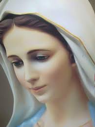 السلام عليك يا مريم يا ممتلئة نعمة، الرب معك، مباركة أنت في النساء، و  مباركة ثمرة بطنك، سيدنا يسوع المسيح. يا قديسة مريم، يا والدة الله، صلّي  لأجلنا نحن الخطأة، الآن وفي