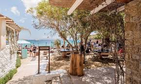 Δεν θεωρείται έντομο αλλά αραχνοειδές. Mykonos Loyketo Se Nammos Kai Skorpio Meta Apo Kroysmata Koronoioy Newsbomb Eidhseis News