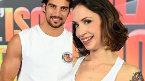 Quest'ultimo, probabilmente stanco trascorsa una notte di veglia al fuoco, ha iniziato ad accusare dei lievi dolori. Simone Susinna E Malena Isola 12 La Verita Sul Presunto Flirt Lanostratv