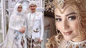 Setelah lama putus, citra kirana dan ali syakieb dikabarkan kembali menjalin hubungan asmara. Citra Kirana Dan Rezky Aditya Terlihat Menawan Saat Fitting Busana Pernikahan Intip Foto Fotonya Halaman 3 Tribun Solo