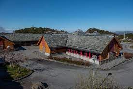 Skulen ligg i øygarden kommune og har skuleåret 19/20 454 elevar og ca 75 tilsette. Om Oss Oygarden Ungdomsskule