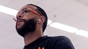 Memphis Depay aceitaria reduzir salário para ficar no Corinthians, diz Paz