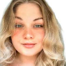 Amanda Ashworth's Instagram, Twitter & Facebook