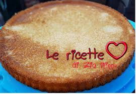 La torta kinder bueno è stata un tormentone fino a qualche mese fa, si tratta di una crostata con base morbida decorata con la nutella per creare un effetto fiore. Crostata Morbida Kinder Bueno Le Ricette Di Zia Minny