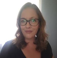 Can someone please make the wall in background nicer please 🙏 And sharpen  the image ❤️❤️ Thank you 😊