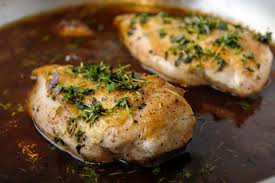 Se ci limitiamo a cucinarlo sempre alla piastra ogni giorno, prima pollo marinato significa niente più carne secca ma tanto sapore, e questo mix si unisce facilmente per un pasto veloce. Petto Di Pollo Al Vino Bianco In Padella Ricetta Prelibata E Saporita