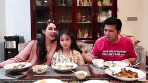 Sayur bayam dan ayam goreng. Arumi Bachsin Siapkan Menu Sahur Simpel Sayur Bayam Ayam Goreng Dan Sambal Ramadan Tempo Co