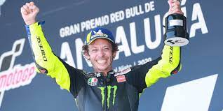 Valentino rossi menyanjung peningkatan motornya meski kondisi ban belakang diakui masih kalah dari honda dan ducati. Valentino Rossis Mutter Auch Mit 42 Jahren Kann Er Nach Wie Vor Begeistern