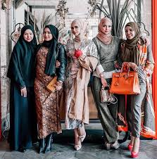 Beliau cukup terkenal dengan siri komedi kiah pekasam yang berjaya meletakkannya sebagai salah seorang pelakon. Tak Sia Sia Ikut Amalan Berpantang Waktu Muda Ibu Rozita Che Wan Maintain Cantik Sihat Di Usia Lewat 60an Nona